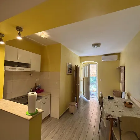 Rokova Terrace Retreat 公寓