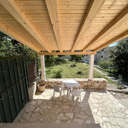Rokova Terrace Retreat 公寓
